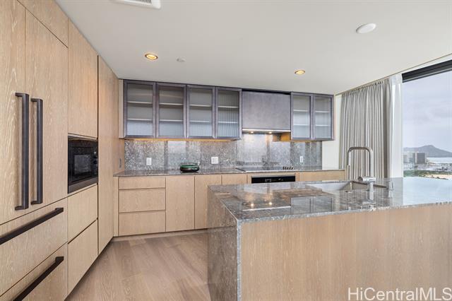 Building Photo - 1000 Auahi St