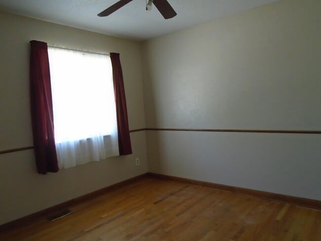Building Photo - 912 Foothills Ct