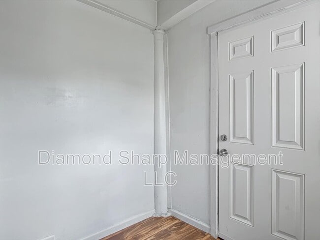 Building Photo - 5611 Hallows Ave