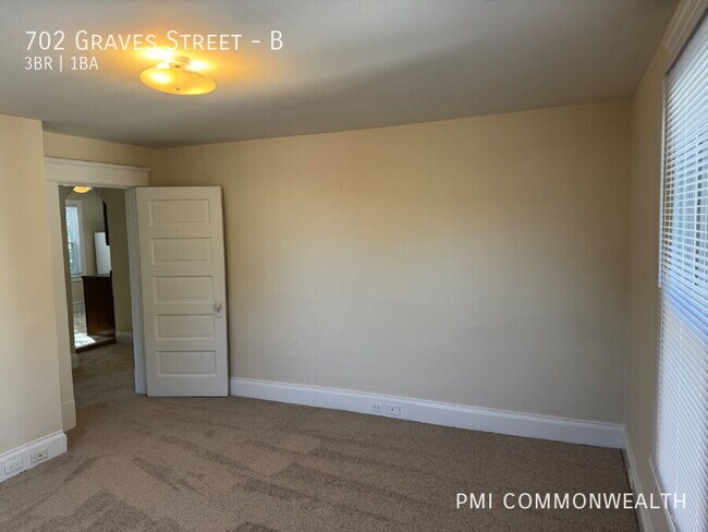 Building Photo - 702 Graves St