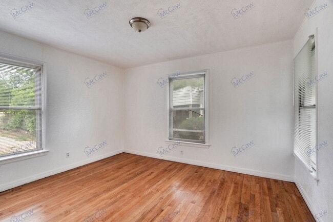 Building Photo - 2938 Hunter St