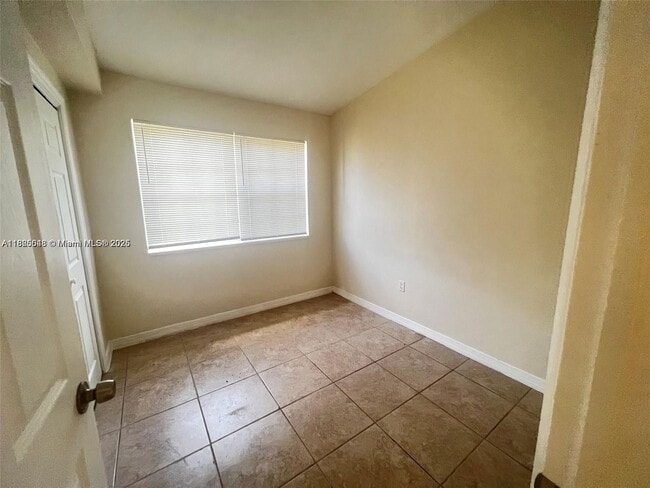 Building Photo - 3350 SW 37th St