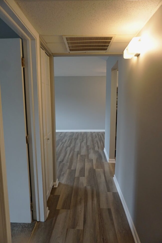 Building Photo - 2650 Brookwood Way Dr