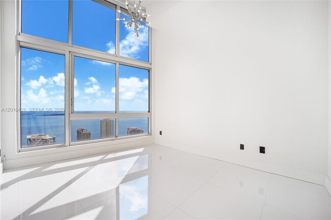 Building Photo - 495 Brickell Ave