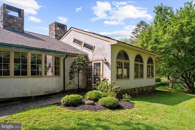 Building Photo - 451 Merlin Rd