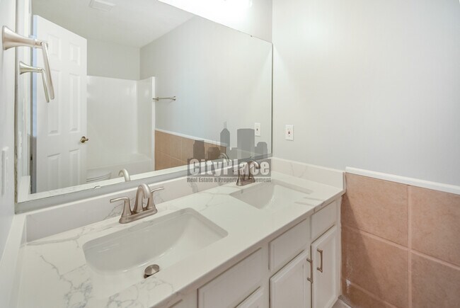 Building Photo - 6677 W Longview Dr