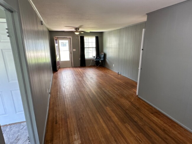 Building Photo - 205 Chambers St