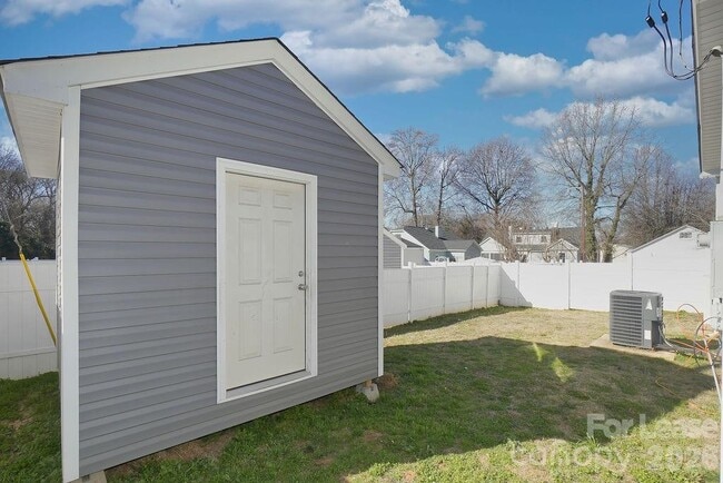 Building Photo - 3825 Westway Dr