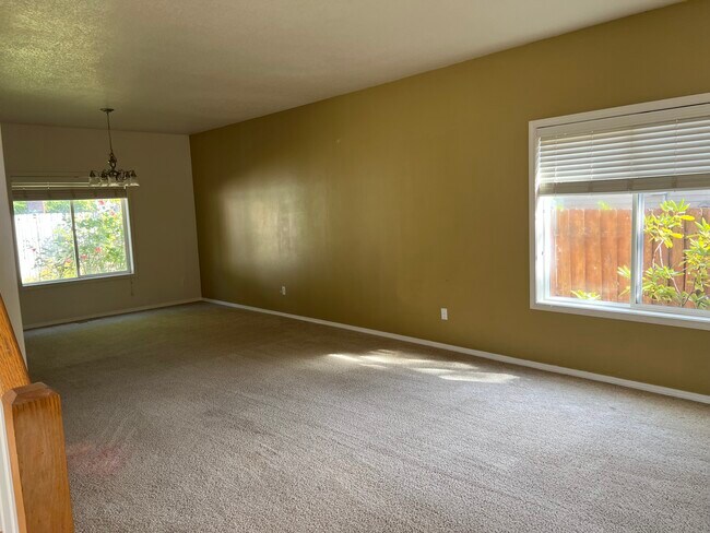 Formal dining - 11605 NW 37th Ct