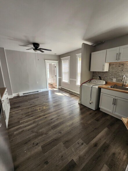 Building Photo - 129 Congress Ave