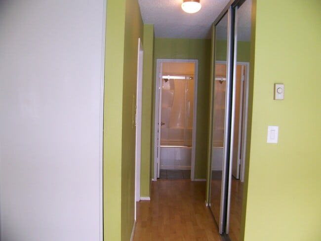 Building Photo - 550 W Regent St