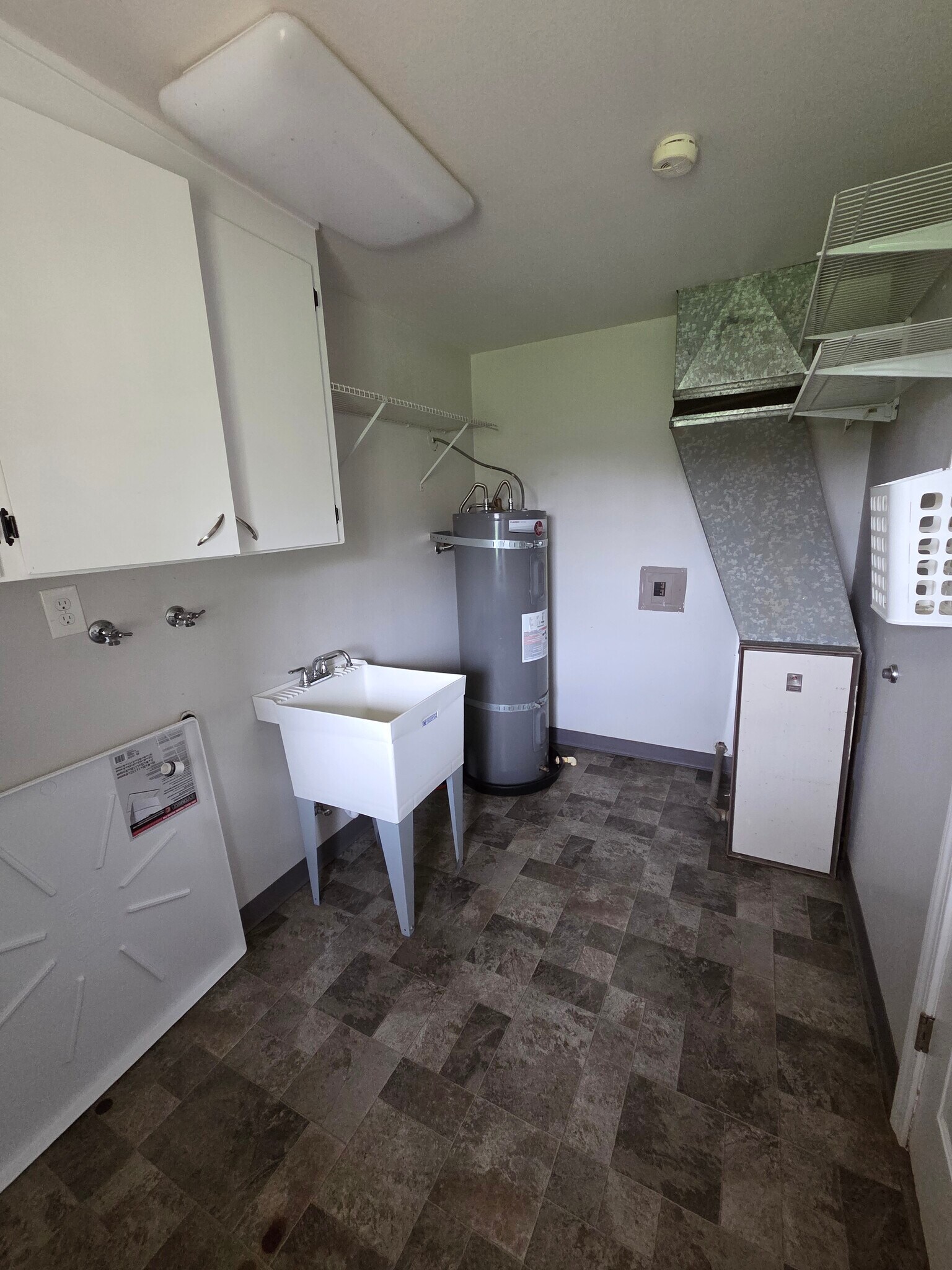 Building Photo - 10905 Vickery Ave E