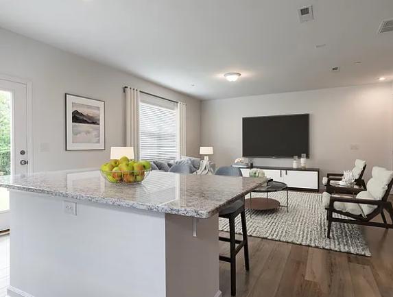 Building Photo - 1504 Rhodes Pond St