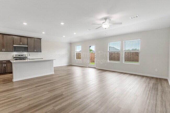 Building Photo - 2200 Dunbar Dr