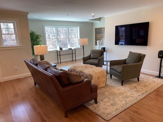 Building Photo - 293 Peverly Hill Rd