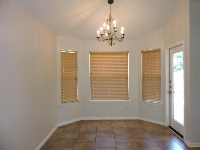 Building Photo - 1404 Peachtree Valley Dr