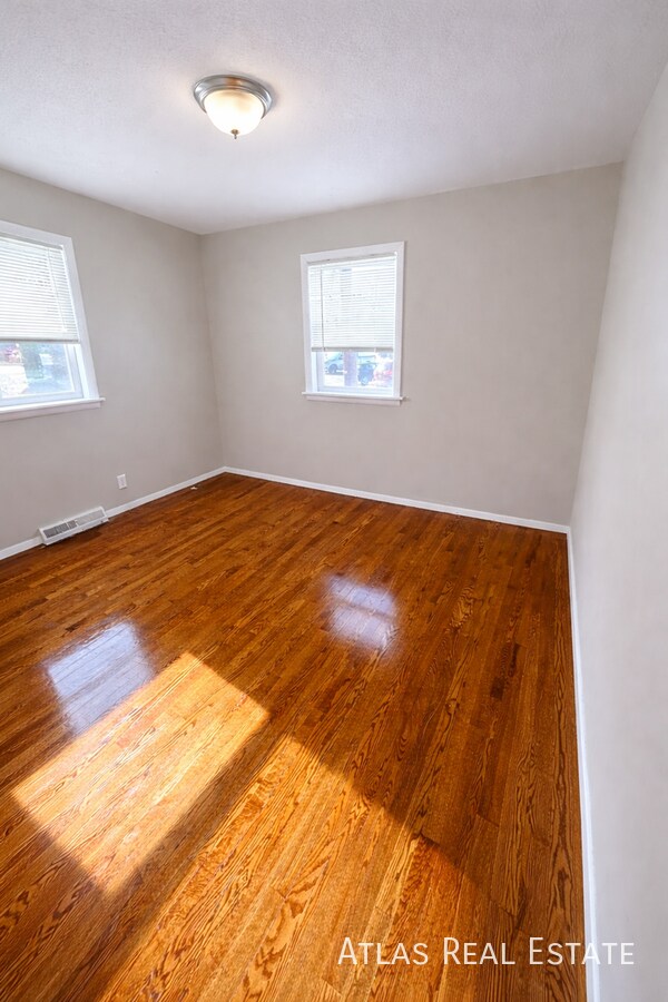 Building Photo - 6646 Maywood Ave