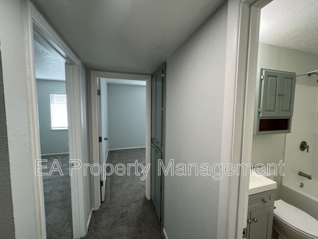 Building Photo - 6012 Calle Nueve NW