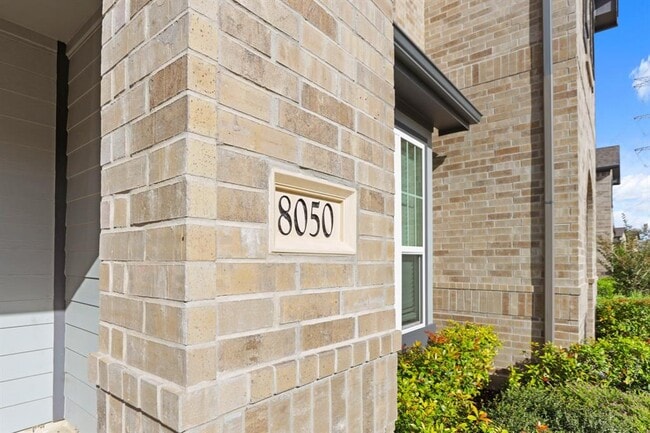 Building Photo - 8050 Scanlan Trce