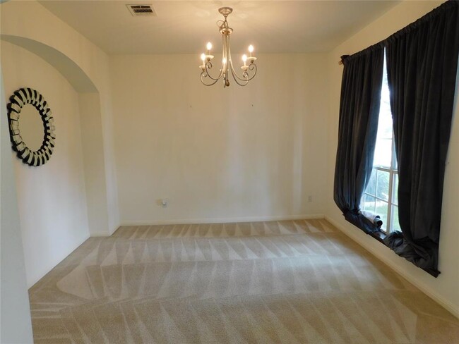 Building Photo - 1511 Homewood Cir
