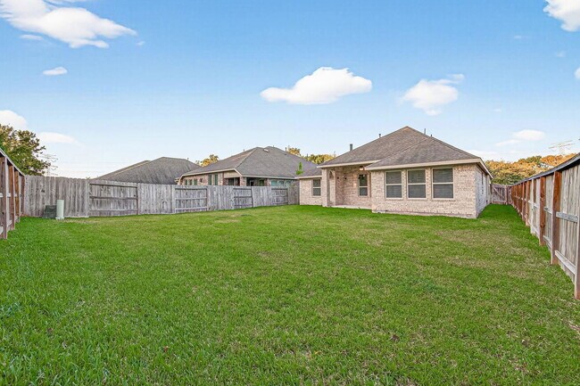 Building Photo - Monarch Crossing, Sienna, TX 77459 - 3 BR 2 BA single-family home