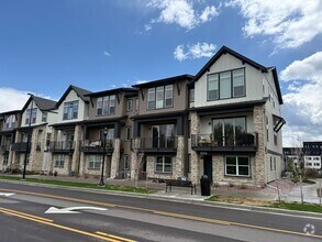 Building Photo - 3 Bedroom 3.5 Bath Townhome in Wheatridge ...