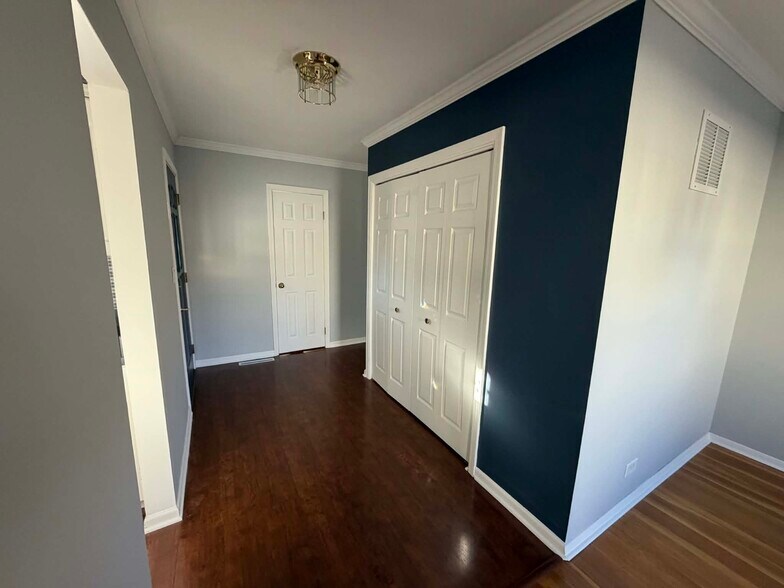 Building Photo - 1730 N Ridge Ave