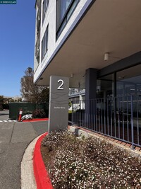 Building Photo - 2 Anchor Dr