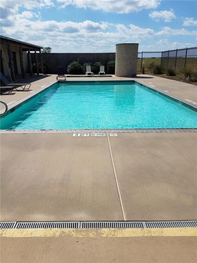 Building Photo - 3/2/2 Treaty Oaks! Great property Just in ...