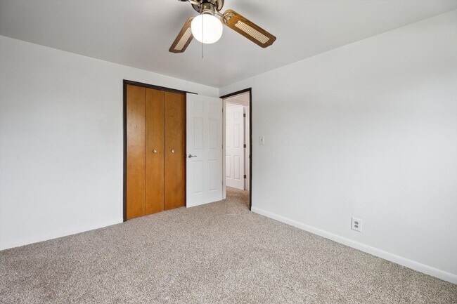 Building Photo - Move-In Ready 4 bedroom, 3 bathroom Home i...