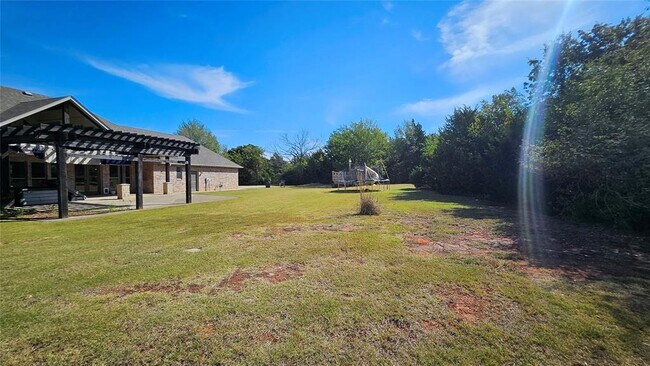 Building Photo - 6301 Hilltop Dr