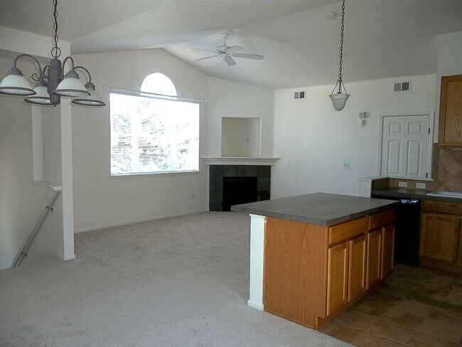 Building Photo - Love Where You Live – 2 Bed Condo in the H...