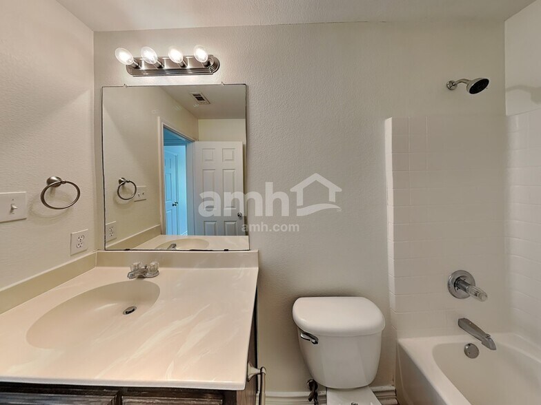 Building Photo - 429 Brookhollow Ln