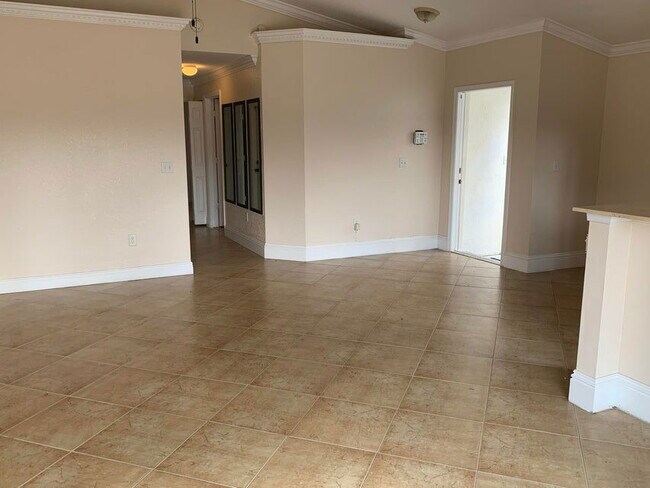 Building Photo - 5900 Azalea Cir