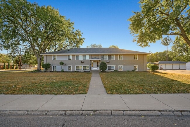 Building Photo - Spacious 2BR/1Bath Available Now!