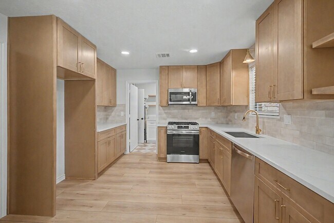 Building Photo - 34 Brushwood Ct