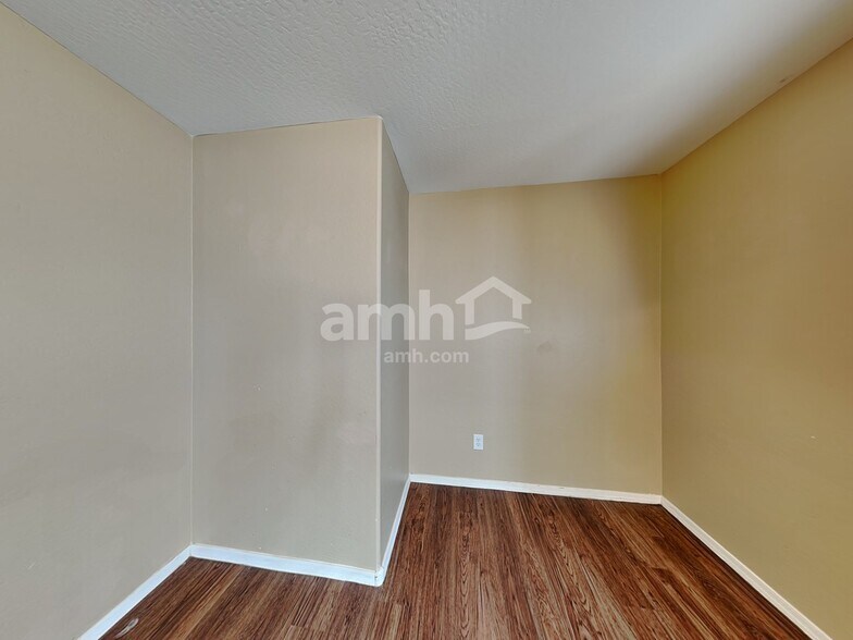 Building Photo - 2324 S 238th Ln