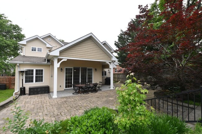 Building Photo - 106 Manlyn Dr
