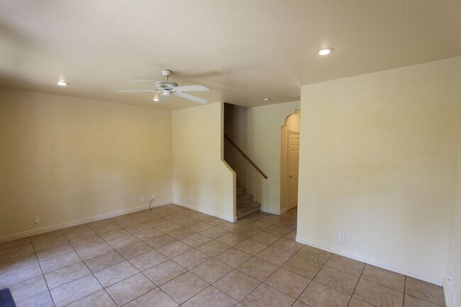 Building Photo - 1478 E Ivy Ln