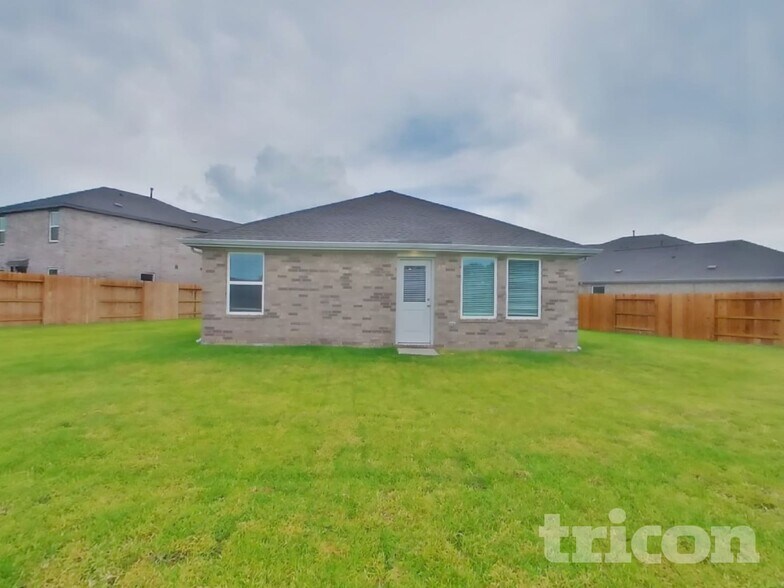 Building Photo - 3013 Dawn Sound Dr