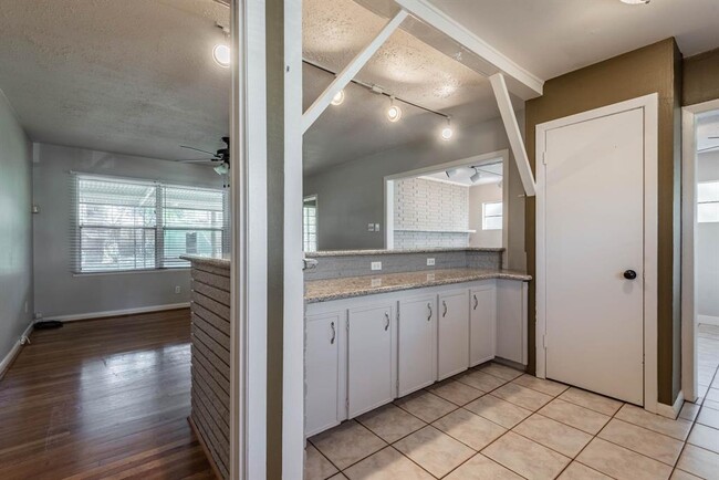 Building Photo - 1439 Richelieu Ln