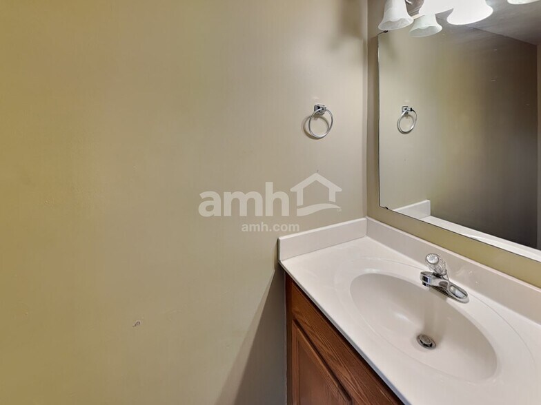 Building Photo - 6055 Polonius Ct
