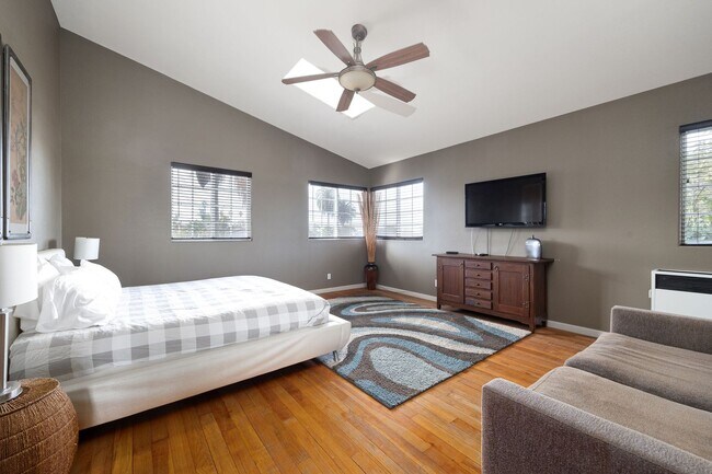 Building Photo - Rarely available 3 bedroom single family home in Sunset Cliffs!