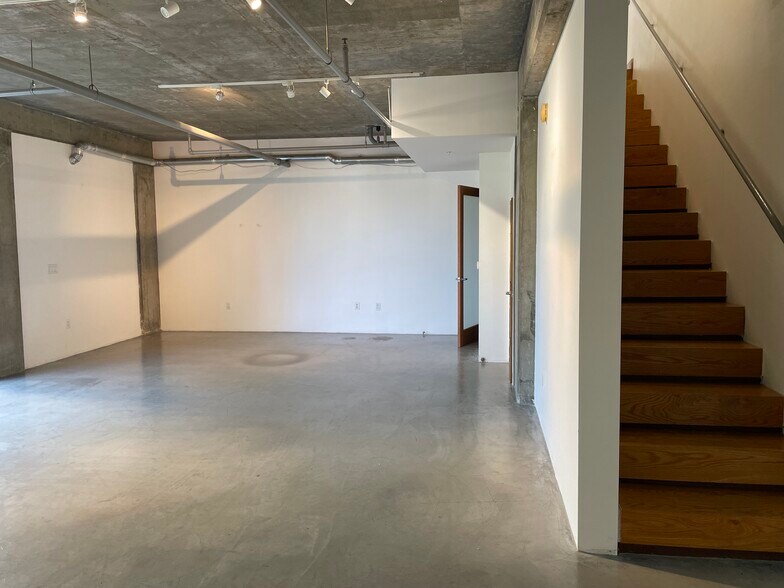 Building Photo - 116 E Yanonali St