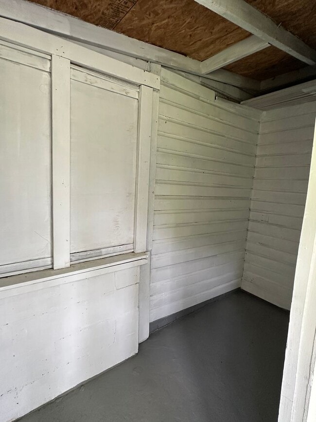 Building Photo - IMMACULATE, completely remodeled, one leve...