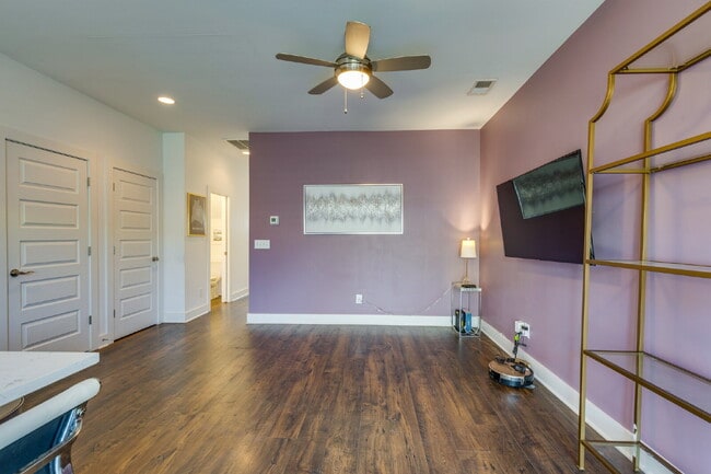 Building Photo - Convenient Nashville Rental Near Percy Pri...