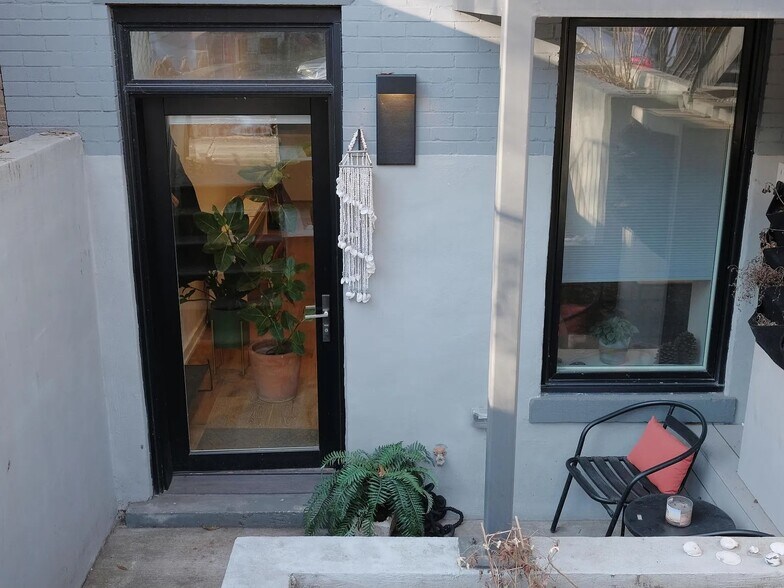 Building Photo - 1219 Park Rd NW