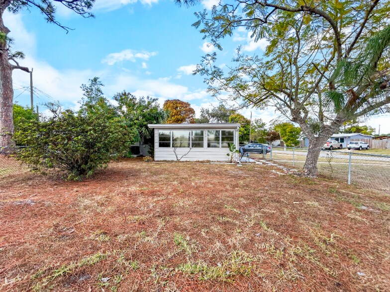 Building Photo - 8405 Aero Ave