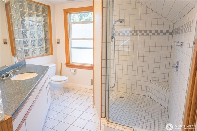 Building Photo - 2bd/2.5ba Seattle House