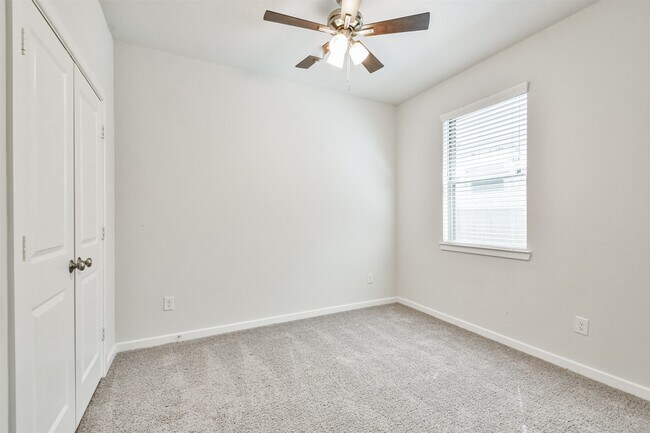 Building Photo - 9123 Eskesen Dr